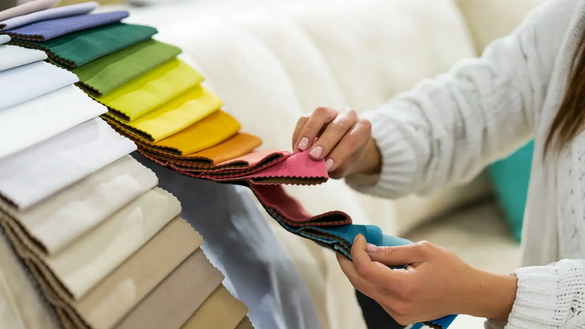 the-woman-chooses-the-fabric-on-the-sofa-textile-industry-1